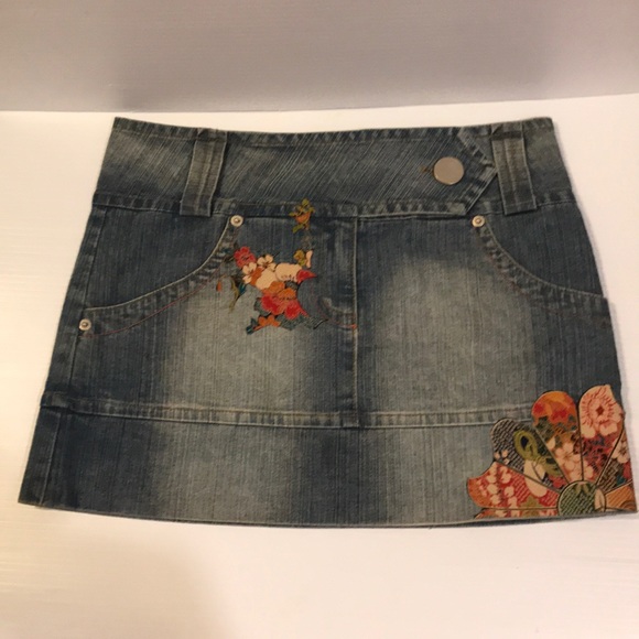 Beiza One of a Kind Denim mini Skirt - Picture 6 of 7